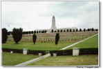 Ossuaire de Douaumont (da.: Benhuset) er en nekropol for faldne soldater, der kmpede ved Verdun
