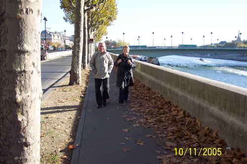 P vej langs La Seine til Eiffeltrnet